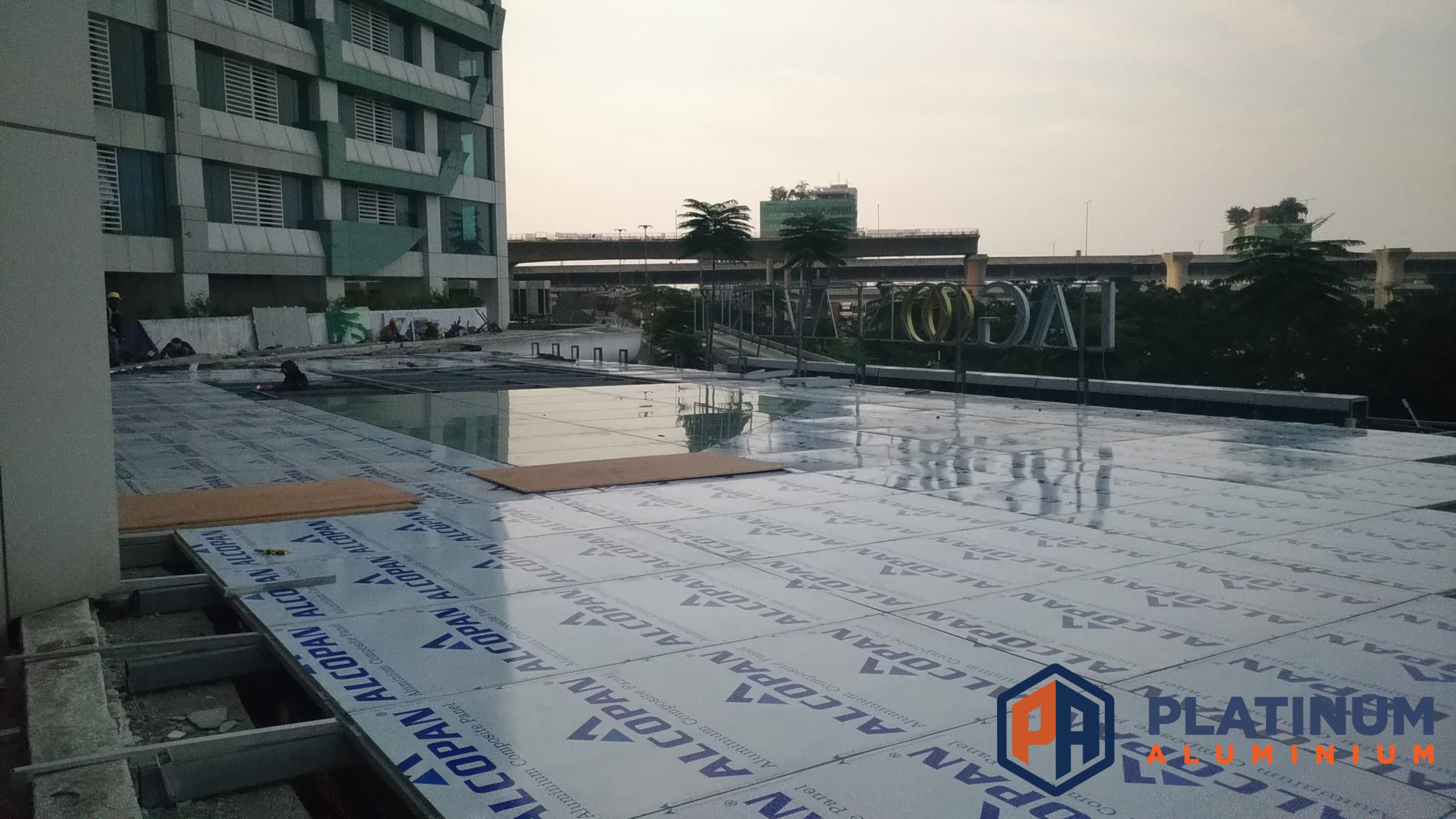 Panel ACP proyek Lagoon Bekasi sebelum dipasang